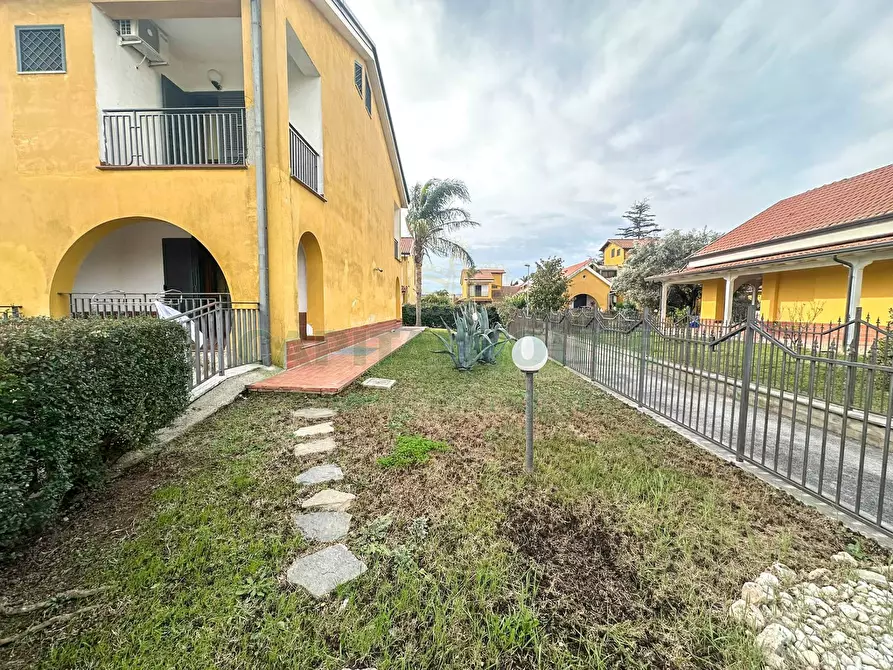 Immagine 3 di Villa in vendita  in ZONA VIA MARTIRI DI NASSIRYA a Capua