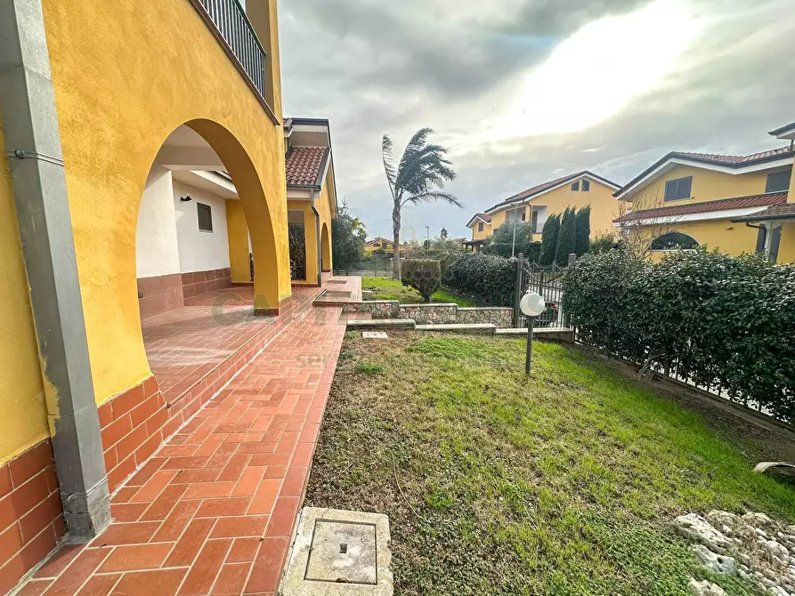Immagine 5 di Villa in vendita  in ZONA VIA MARTIRI DI NASSIRYA a Capua