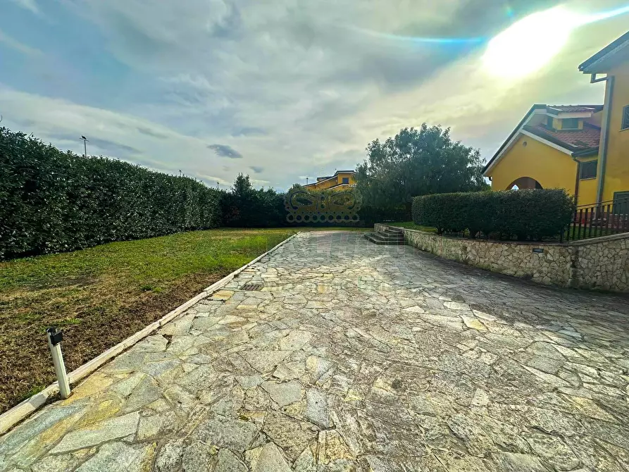 Immagine 18 di Villa in vendita  in ZONA VIA MARTIRI DI NASSIRYA a Capua