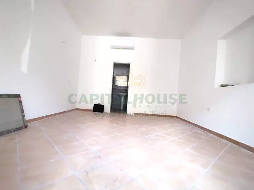 Immagine 3 di Locale commerciale in affitto  in ZONA FARMACIA a Capua