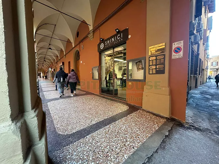 Immagine 13 di Locale commerciale in affitto  in Via San Vitale a Bologna