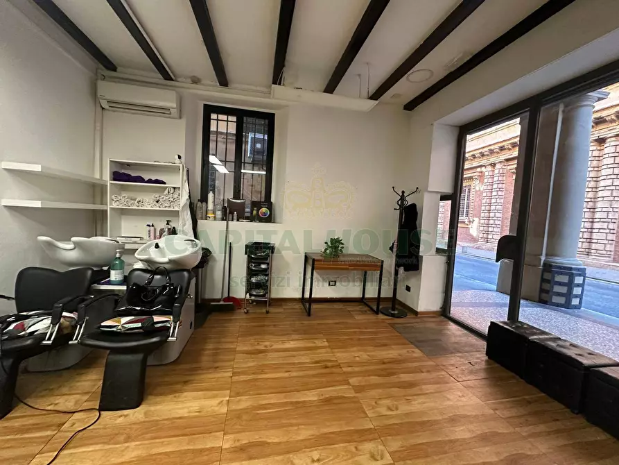 Immagine 3 di Locale commerciale in affitto  in Via San Vitale a Bologna
