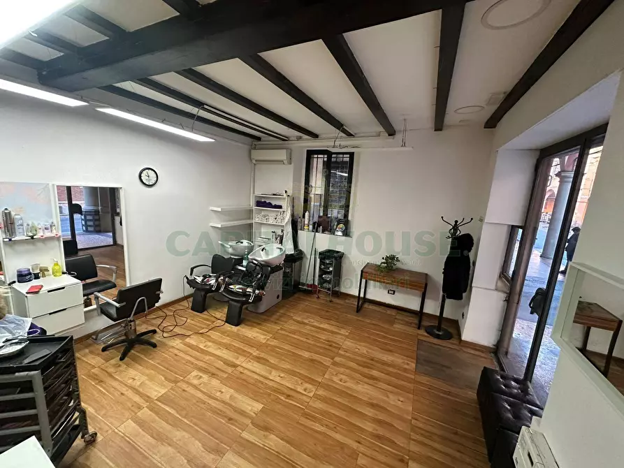 Immagine 6 di Locale commerciale in affitto  in Via San Vitale a Bologna