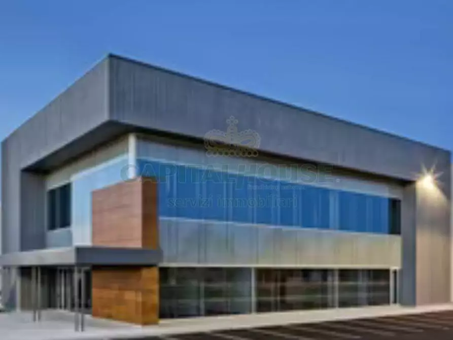 Immagine 1 di Locale commerciale in vendita  in Via Delle Corti a Mercato San Severino