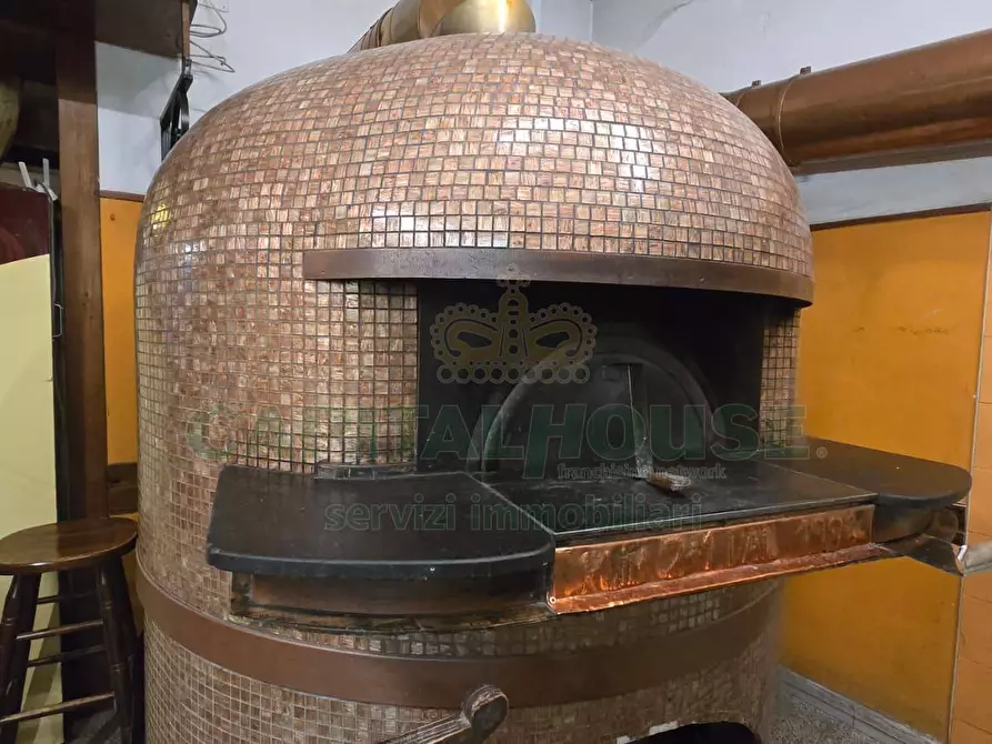 Immagine 23 di Attività commerciale in vendita  in Via Santa Croce a Capodrise