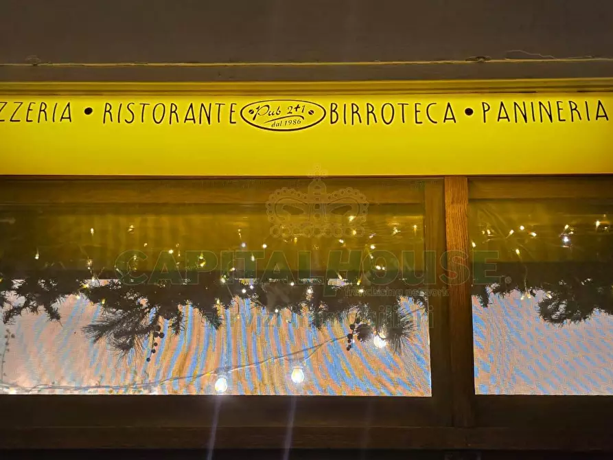 Immagine 27 di Attività commerciale in vendita  in Via Santa Croce a Capodrise