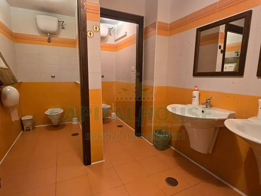 Immagine 25 di Attività commerciale in vendita  in Via Santa Croce a Capodrise