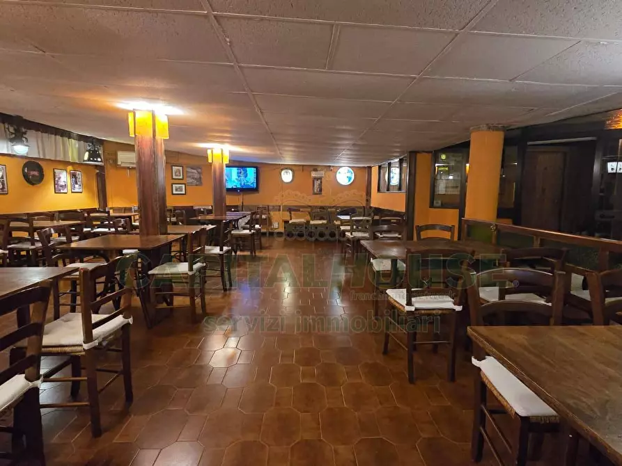 Immagine 4 di Attività commerciale in vendita  in Via Santa Croce a Capodrise