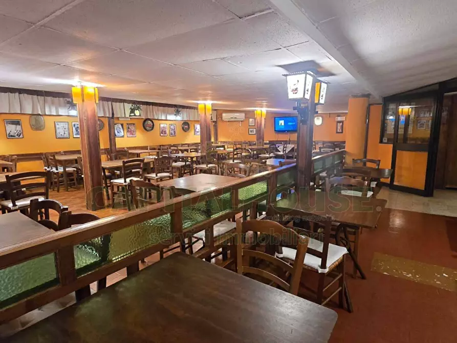 Immagine 7 di Attività commerciale in vendita  in Via Santa Croce a Capodrise