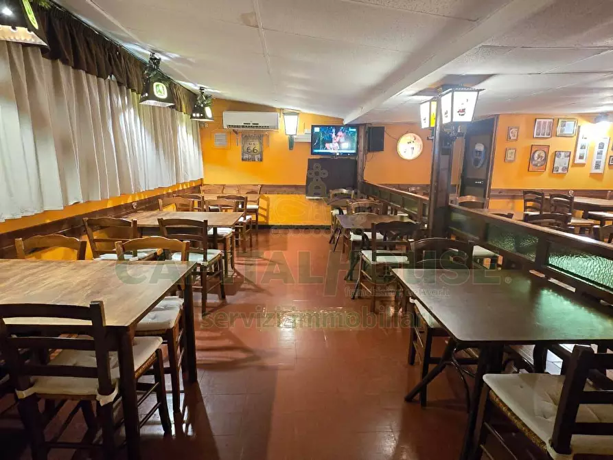 Immagine 5 di Attività commerciale in vendita  in Via Santa Croce a Capodrise