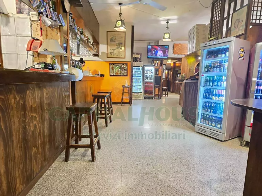 Immagine 10 di Attività commerciale in vendita  in Via Santa Croce a Capodrise