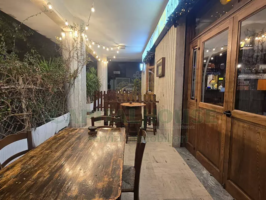 Immagine 28 di Attività commerciale in vendita  in Via Santa Croce a Capodrise