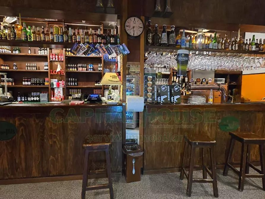 Immagine 11 di Attività commerciale in vendita  in Via Santa Croce a Capodrise