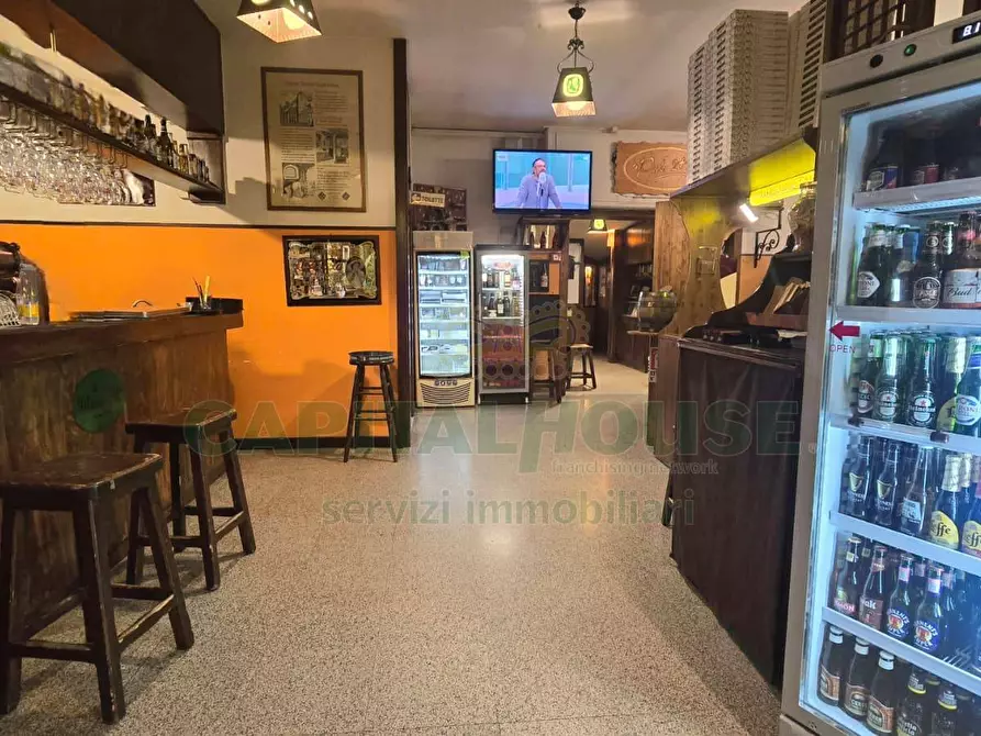 Immagine 12 di Attività commerciale in vendita  in Via Santa Croce a Capodrise