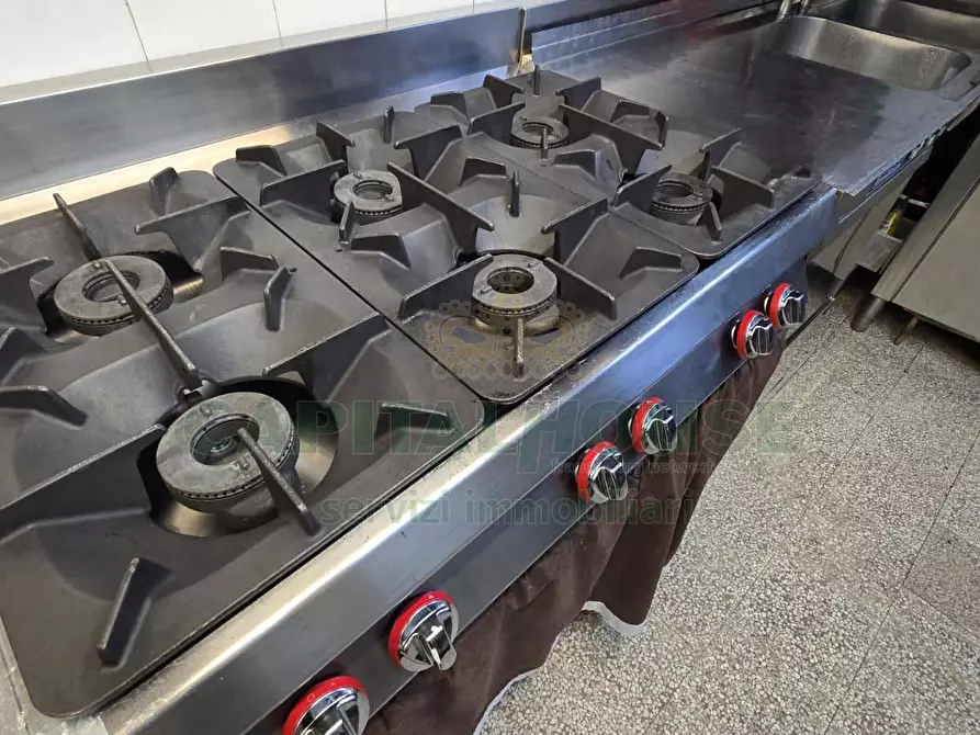 Immagine 19 di Attività commerciale in vendita  in Via Santa Croce a Capodrise