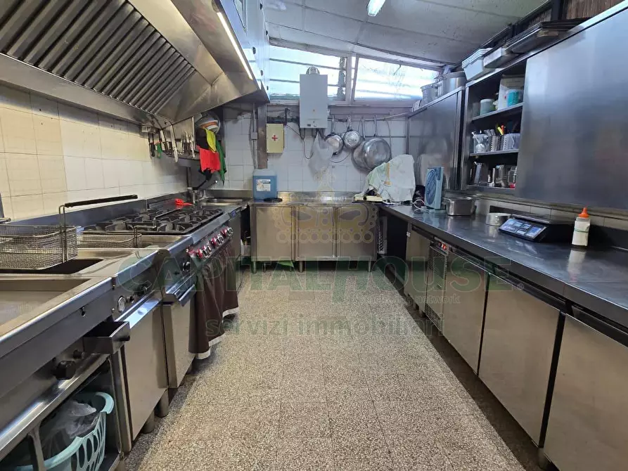 Immagine 20 di Attività commerciale in vendita  in Via Santa Croce a Capodrise