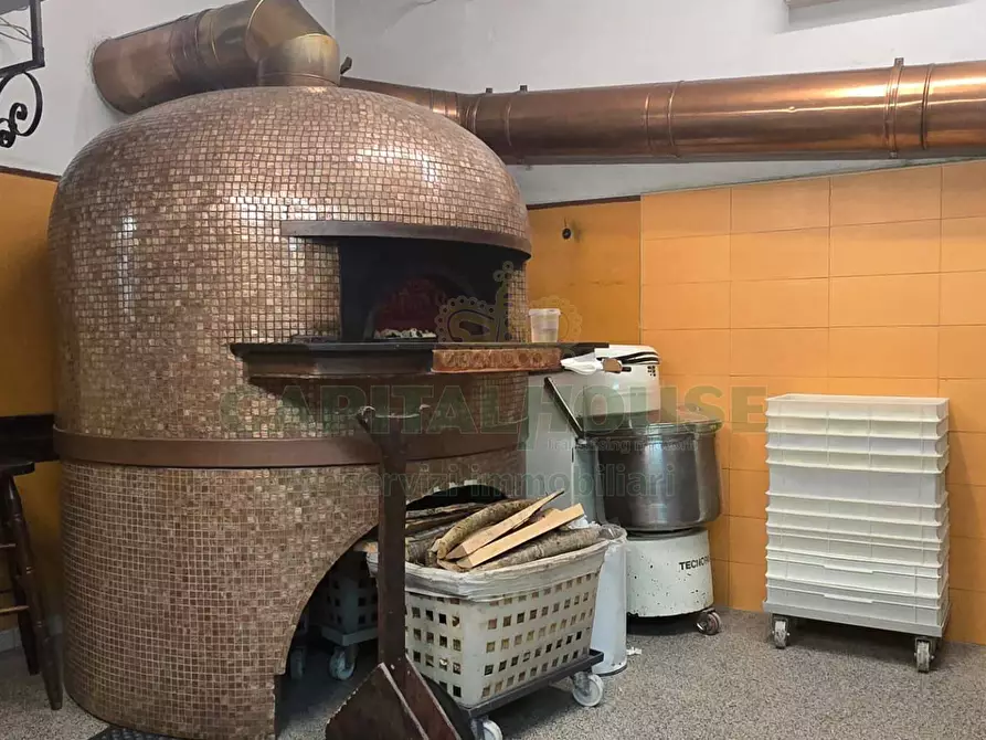 Immagine 24 di Attività commerciale in vendita  in Via Santa Croce a Capodrise