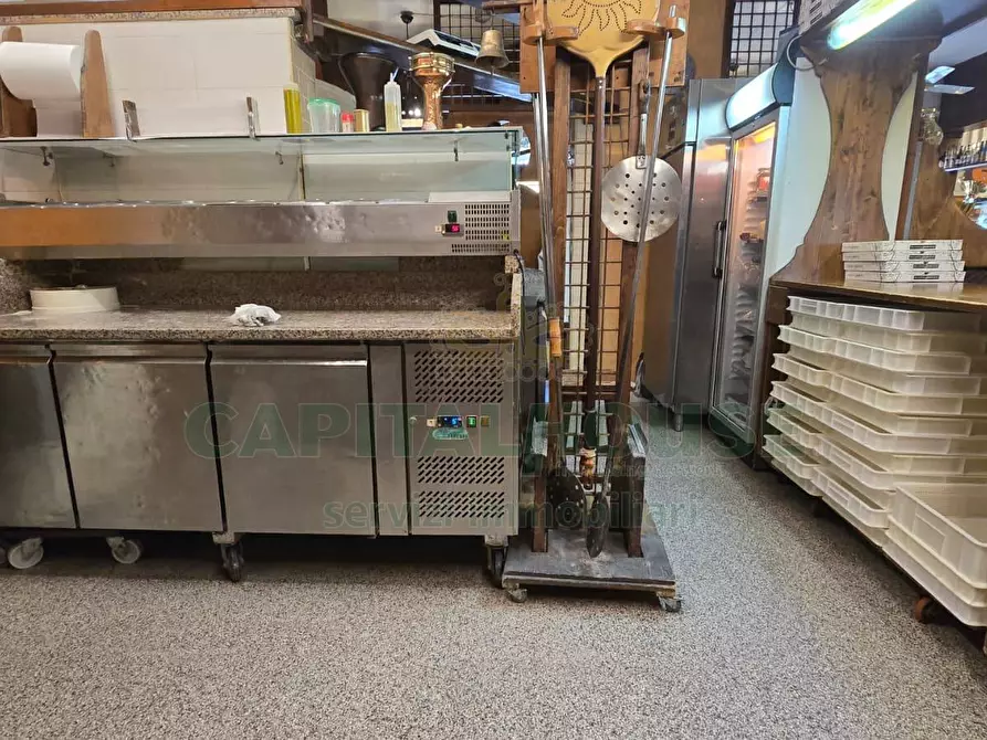 Immagine 22 di Attività commerciale in vendita  in Via Santa Croce a Capodrise