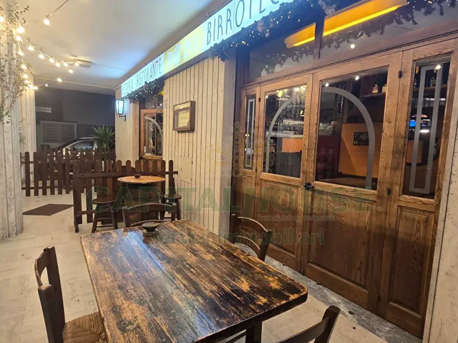 Immagine 1 di Attività commerciale in vendita  in Via Santa Croce a Capodrise