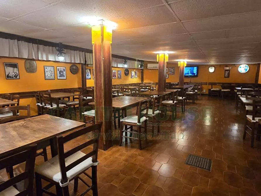 Immagine 14 di Attività commerciale in vendita  in Via Santa Croce a Capodrise