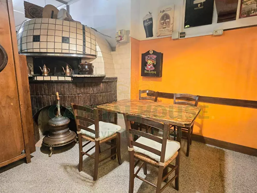 Immagine 17 di Attività commerciale in vendita  in Via Santa Croce a Capodrise