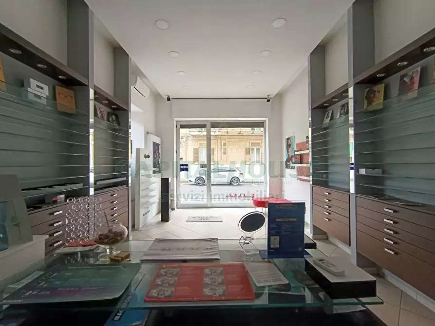 Immagine 2 di Attività commerciale in affitto  a Fisciano