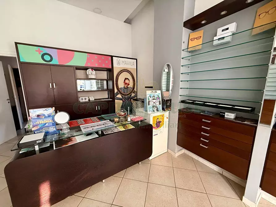 Immagine 4 di Attività commerciale in affitto  a Fisciano