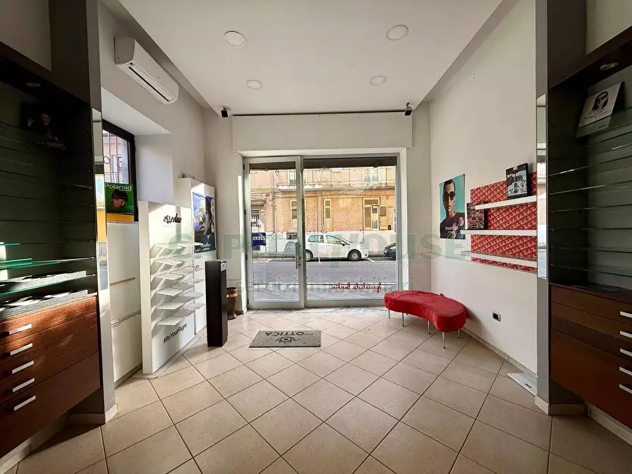 Immagine 1 di Attività commerciale in affitto  a Fisciano