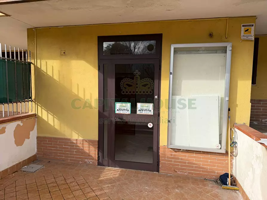 Immagine 8 di Locale commerciale in affitto  a Sperone