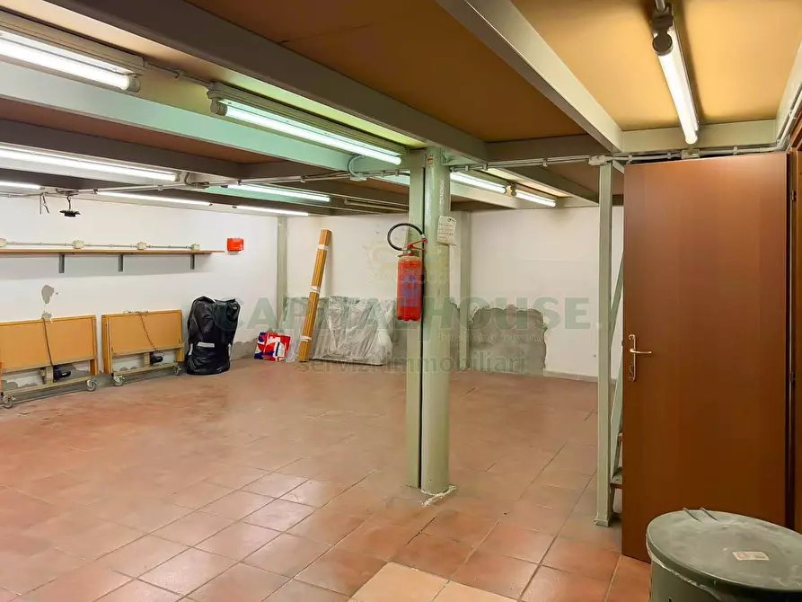 Immagine 10 di Locale commerciale in vendita  a Milano