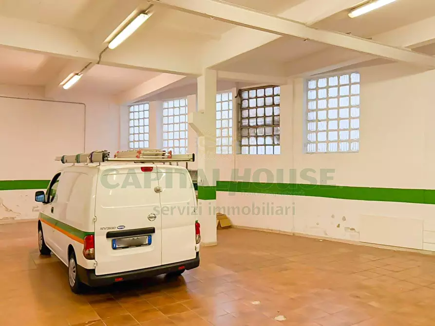 Immagine 11 di Locale commerciale in vendita  a Milano