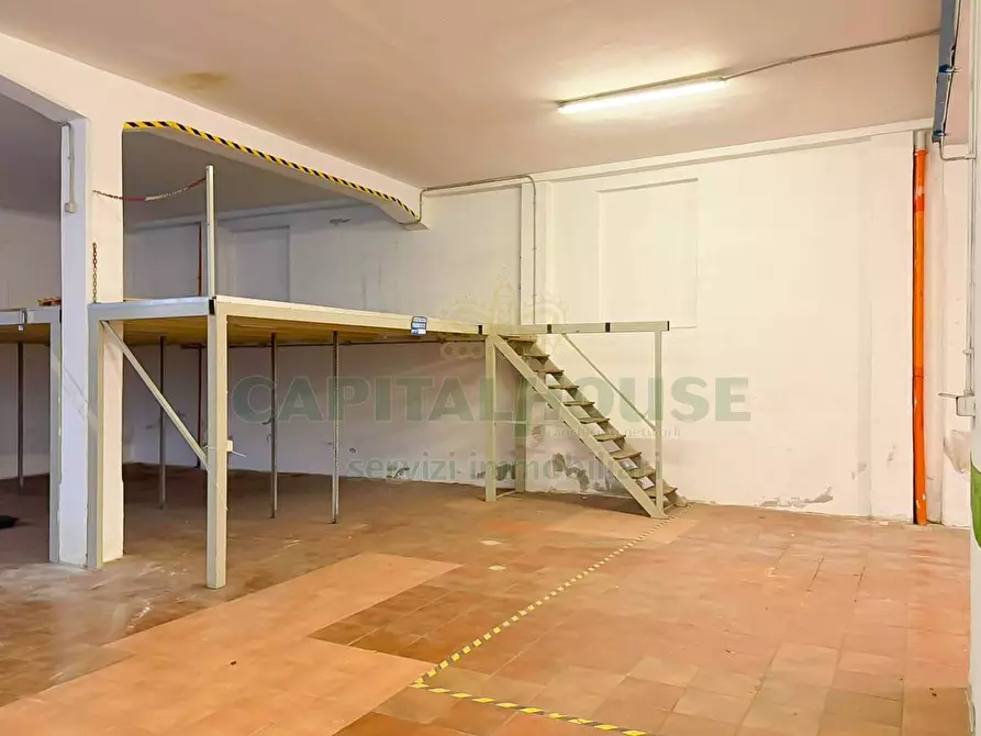 Immagine 14 di Locale commerciale in vendita  a Milano