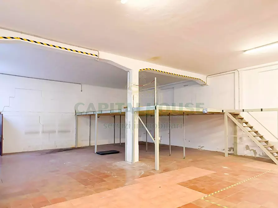 Immagine 15 di Locale commerciale in vendita  a Milano