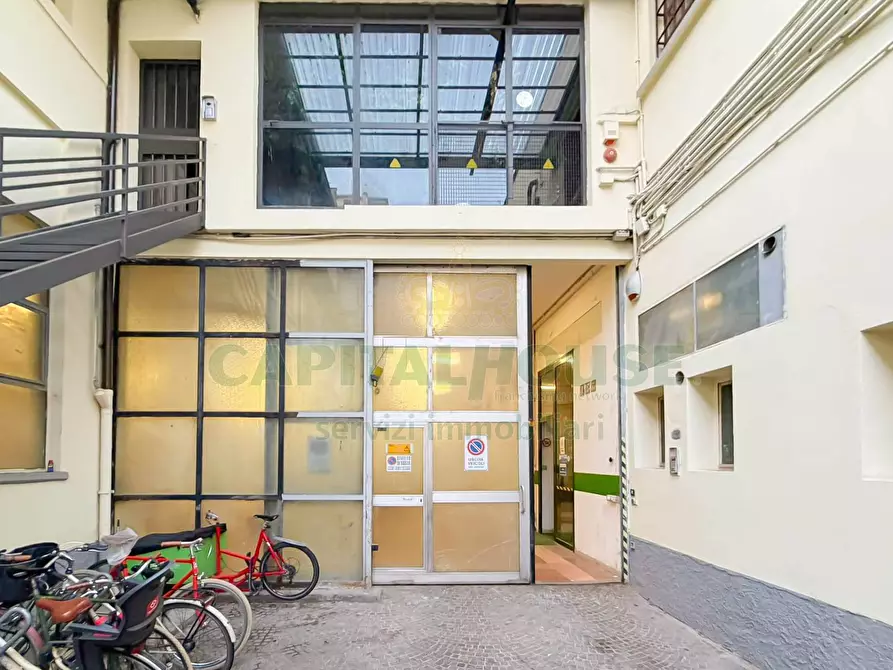 Immagine 3 di Locale commerciale in vendita  a Milano