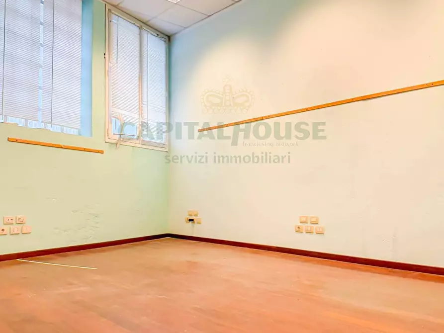 Immagine 5 di Locale commerciale in vendita  a Milano