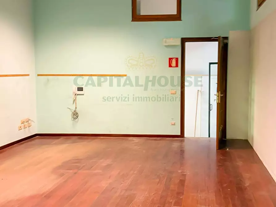 Immagine 17 di Locale commerciale in vendita  a Milano