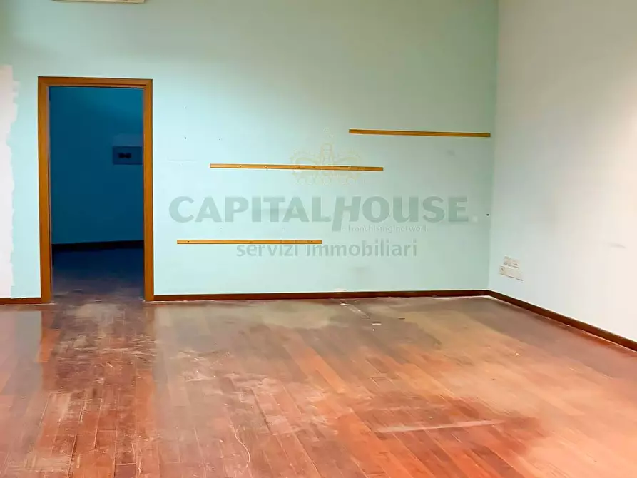 Immagine 18 di Locale commerciale in vendita  a Milano