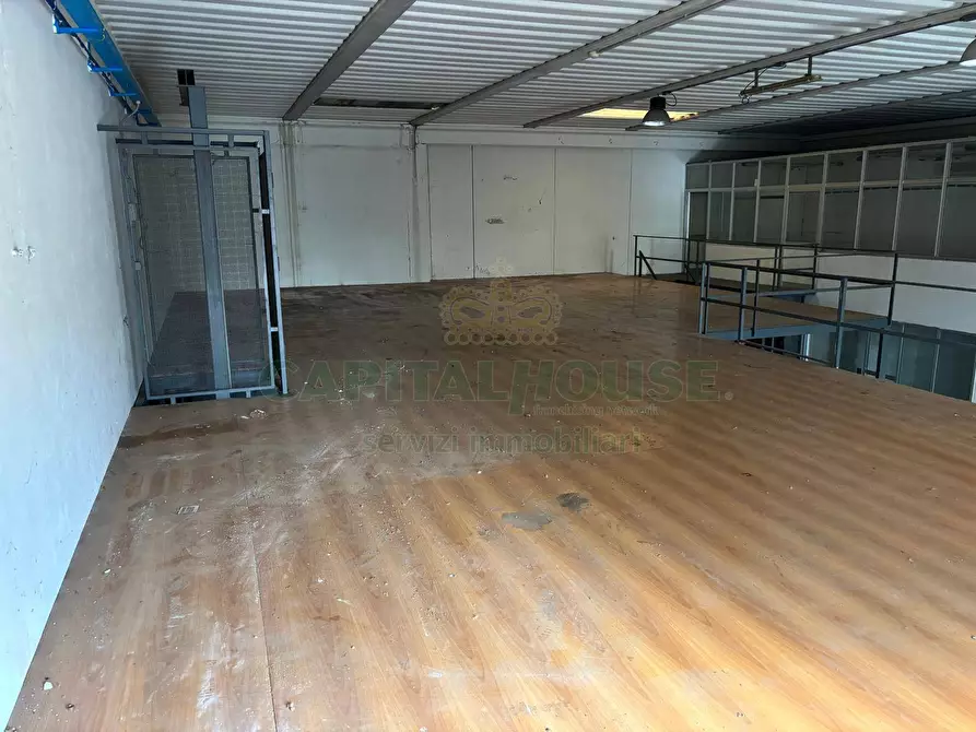 Immagine 7 di Capannone industriale in vendita  a Salerno