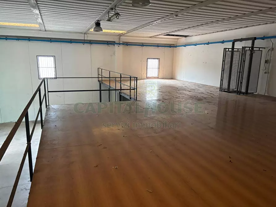 Immagine 11 di Capannone industriale in vendita  a Salerno