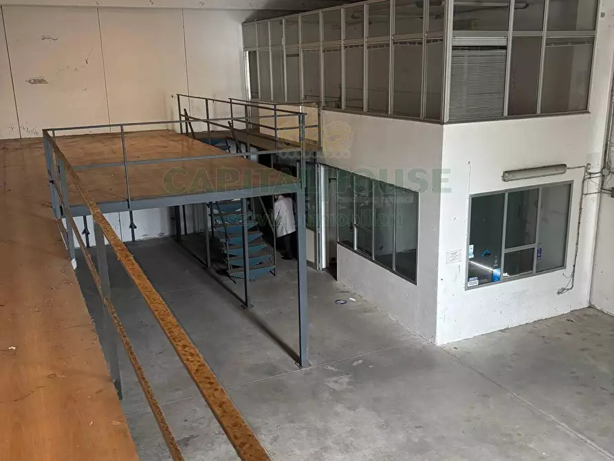 Immagine 10 di Capannone industriale in vendita  a Salerno