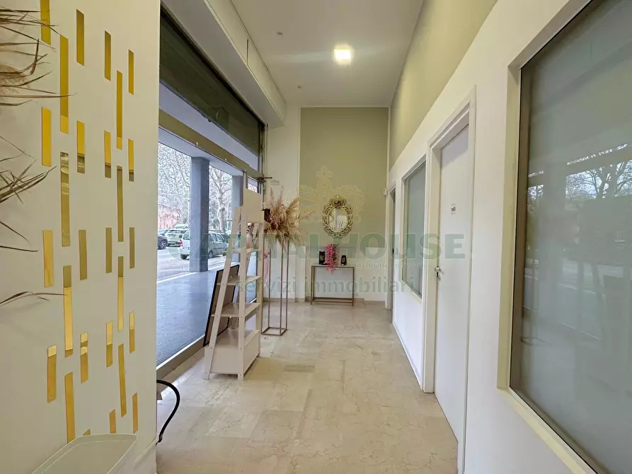 Immagine 4 di Attività commerciale in vendita  in Viale Zagabria a Bologna
