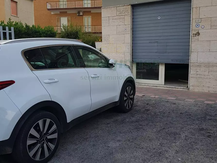 Immagine 8 di Locale commerciale in vendita  in Via Principe di Piemonte a Camposano