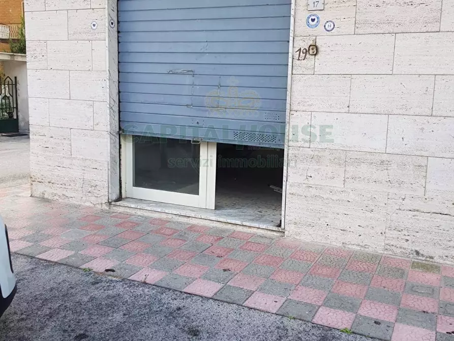 Immagine 9 di Locale commerciale in vendita  in Via Principe di Piemonte a Camposano