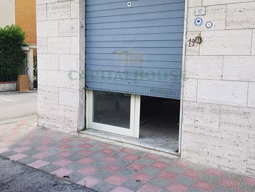 Immagine 10 di Locale commerciale in vendita  in Via Principe di Piemonte a Camposano