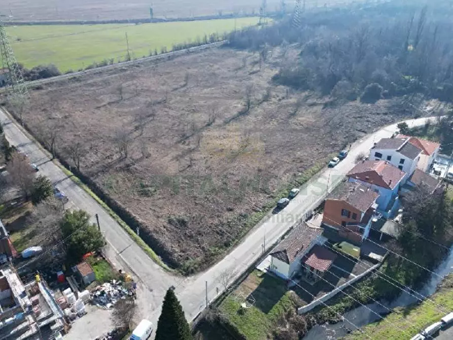 Immagine 1 di Locale commerciale in vendita  in Strada Naviglio Alto a Parma