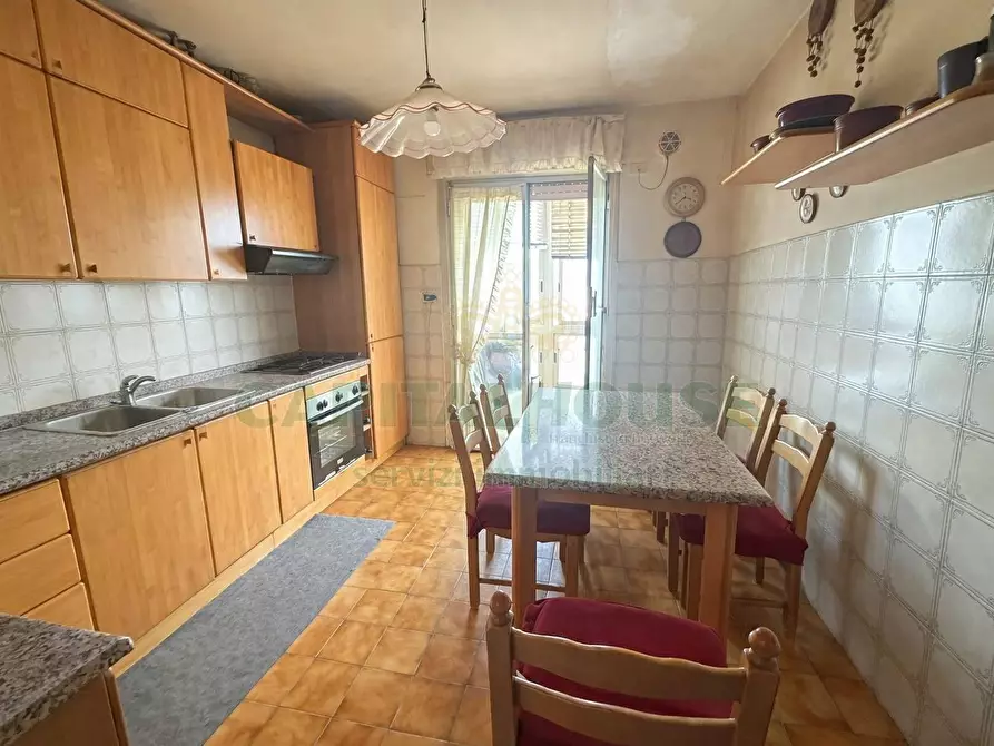 Immagine 2 di Appartamento in vendita  in ZONA SCUOLA UCCELLA a Santa Maria Capua Vetere