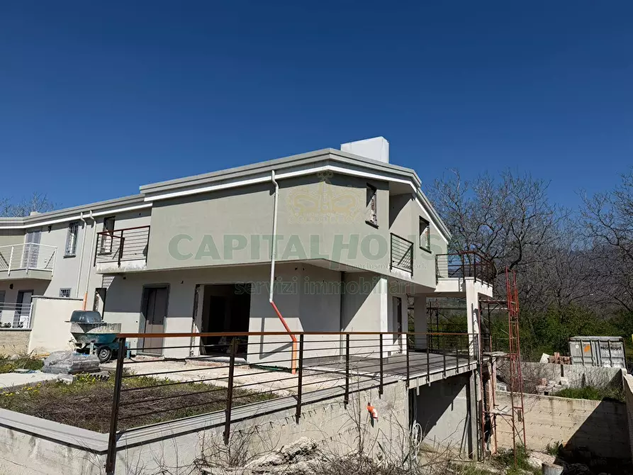 Immagine 1 di Villa in vendita  in avella a Avella