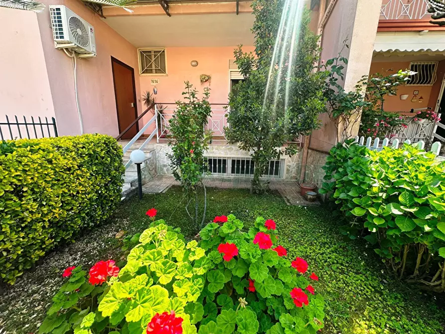 Immagine 1 di Villa in vendita  a Capua