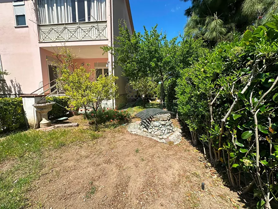 Immagine 25 di Villa in vendita  a Capua