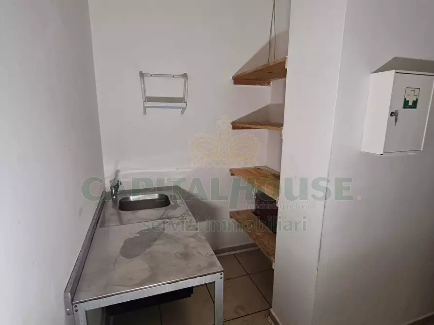 Immagine 13 di Locale commerciale in vendita  a Camigliano